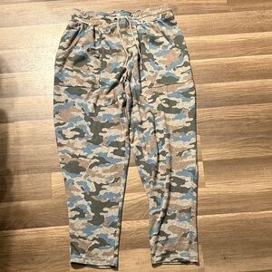 Zac & Rachel women’s Camouflage Joggers size large